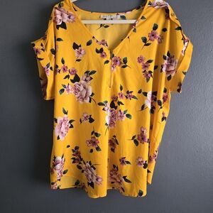 Speed Limit MPH Yellow Floral V-Neck Zip Front Short Sleeve Blouse 2X